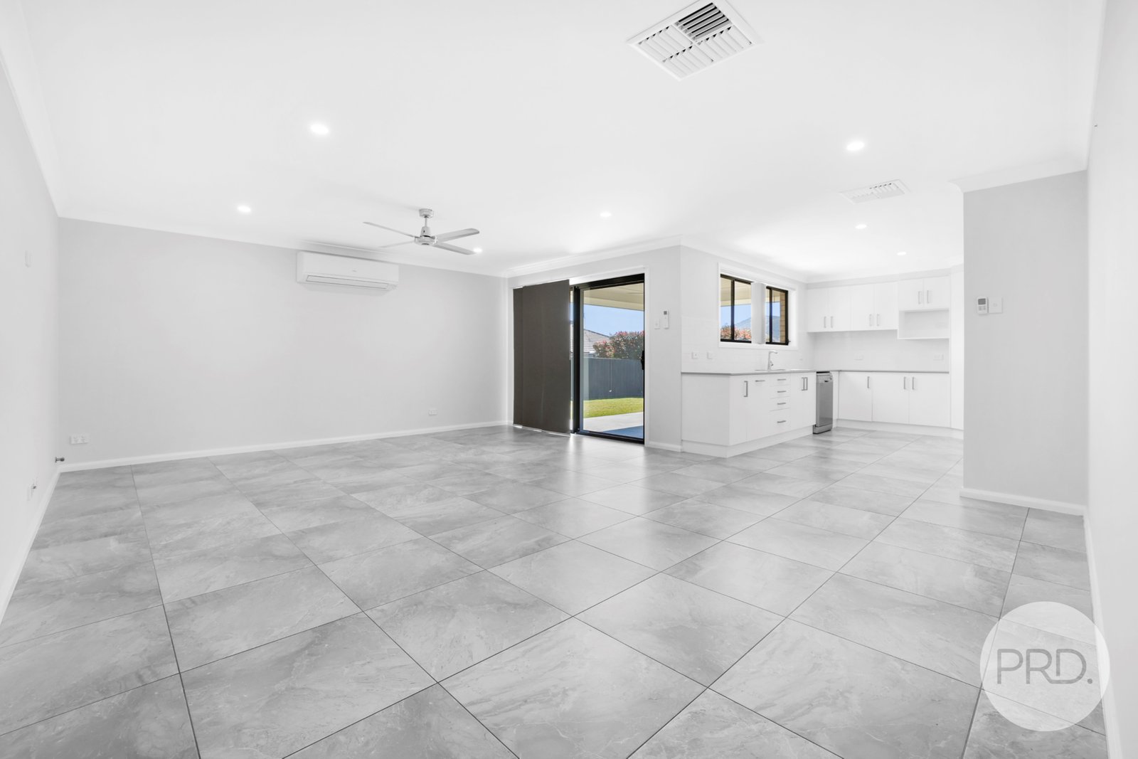 12 Galloway Place TAMWORTH 9