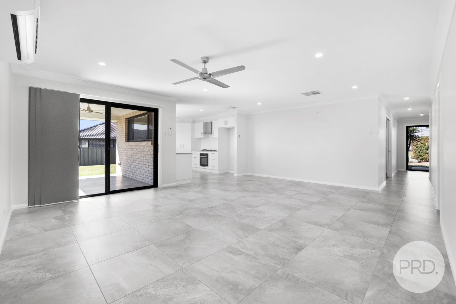 12 Galloway Place TAMWORTH 11