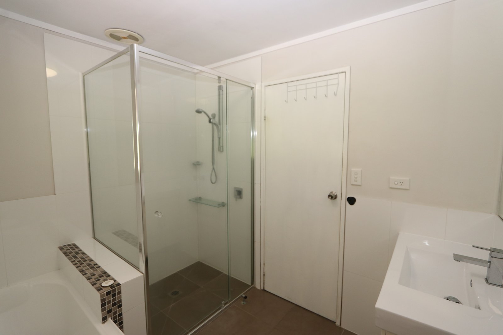 12 Gidgee Court MOLENDINAR 11