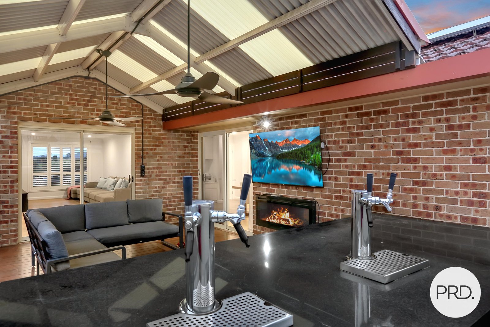 12 Glengarry Way HORSLEY 1