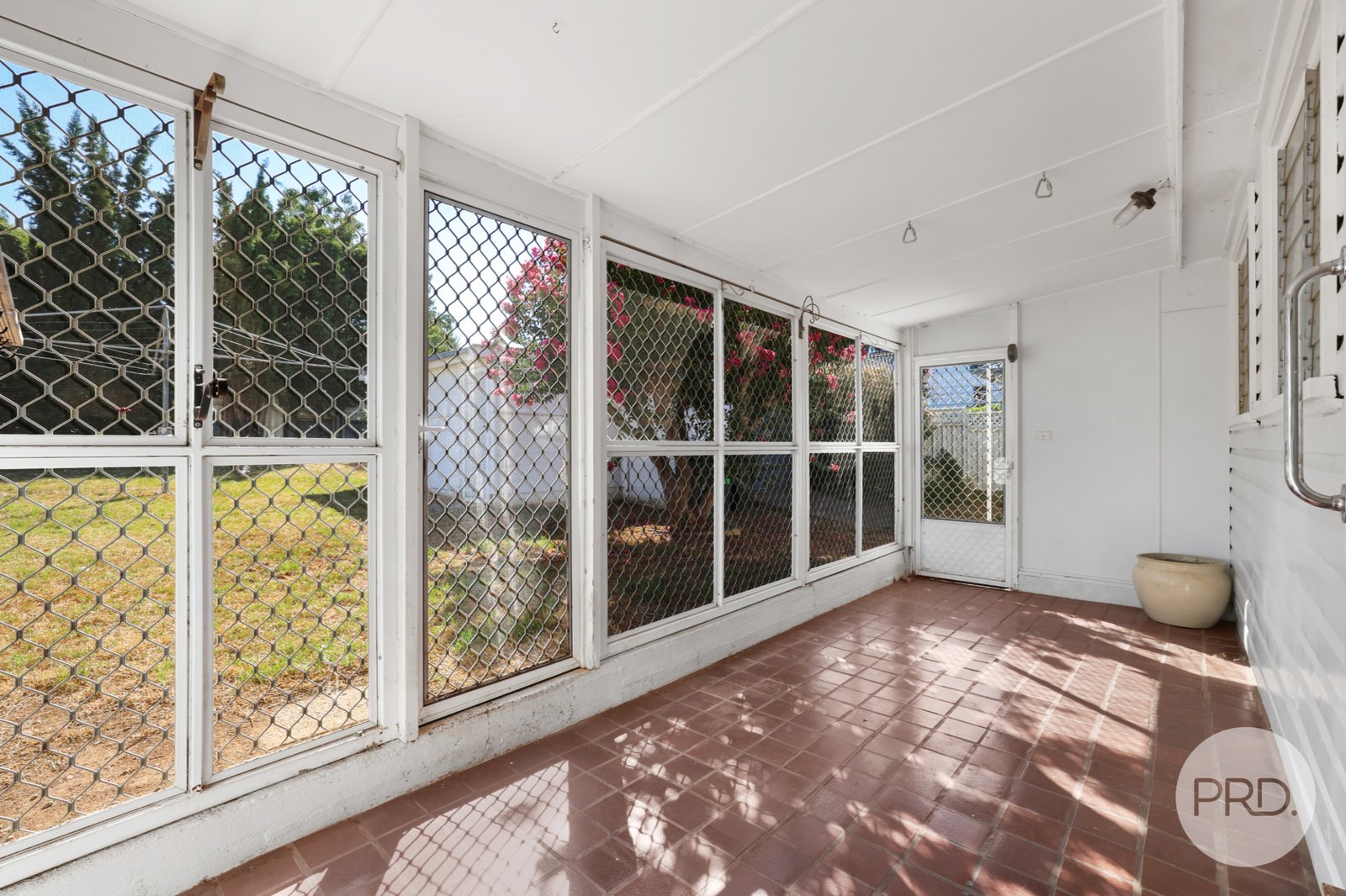 12 Griffin Avenue TAMWORTH 20