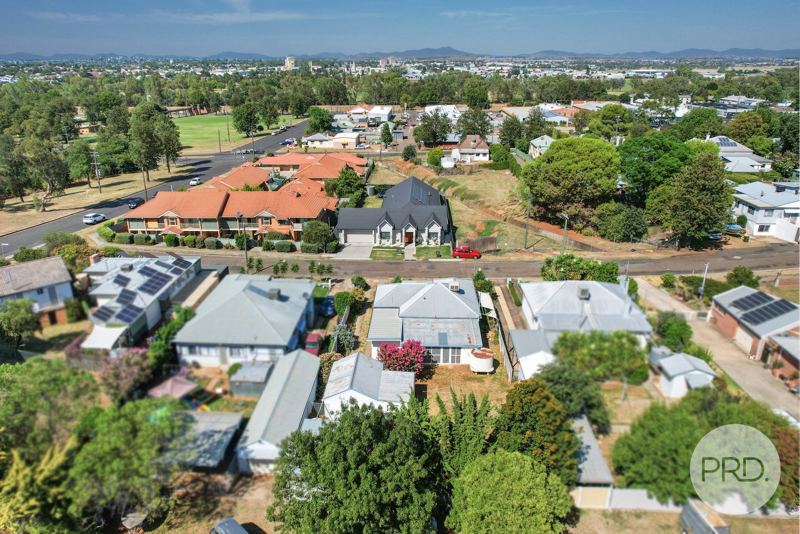 12 Griffin Avenue TAMWORTH 27