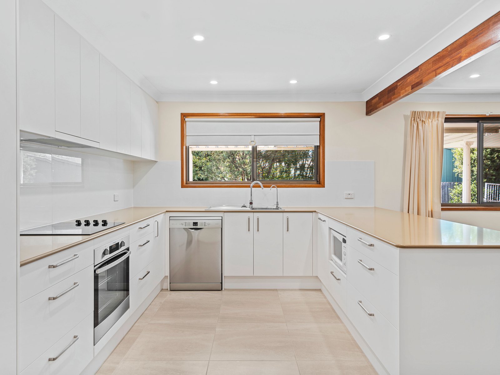 12 Guineas Creek Road CURRUMBIN WATERS 6