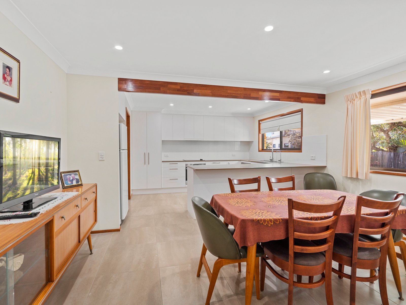 12 Guineas Creek Road CURRUMBIN WATERS 8