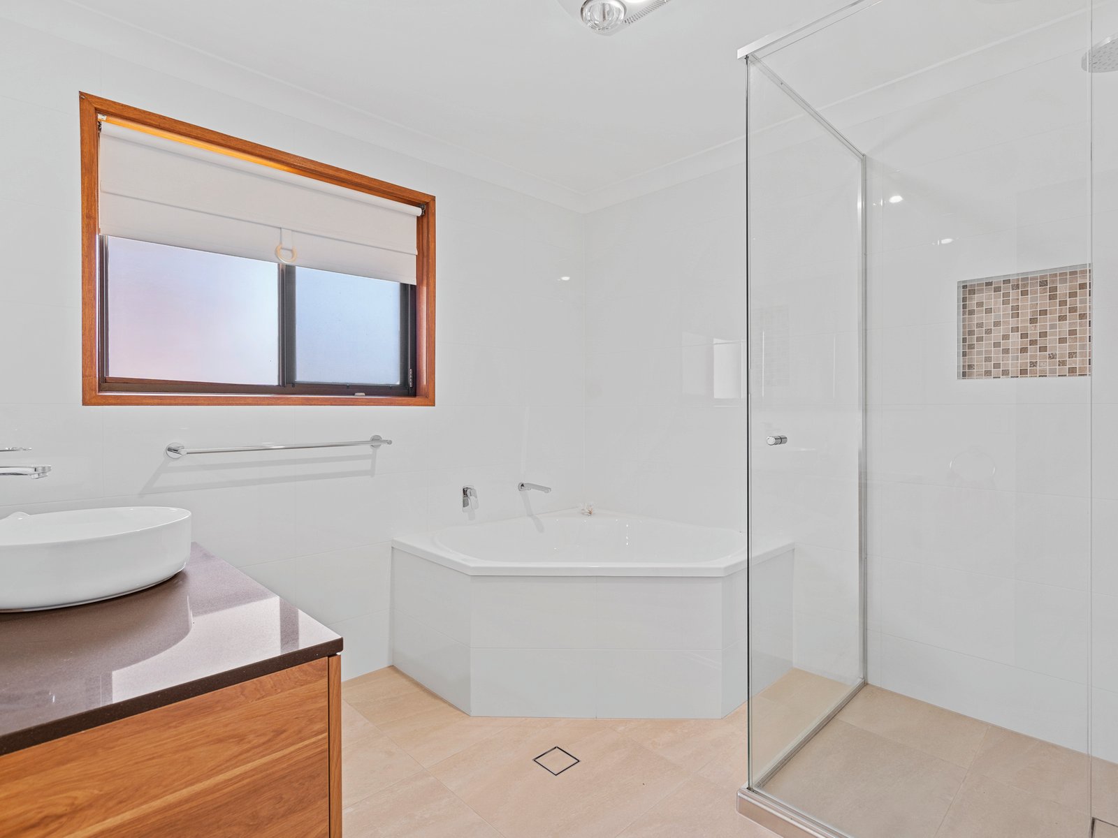 12 Guineas Creek Road CURRUMBIN WATERS 11