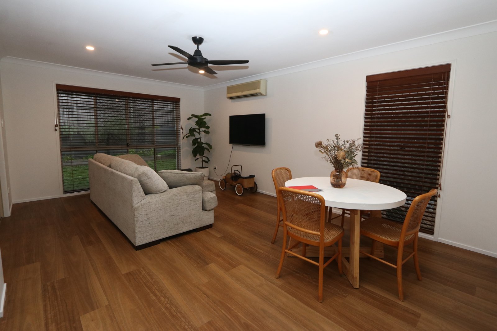 12 Gumview Place MOLENDINAR 5