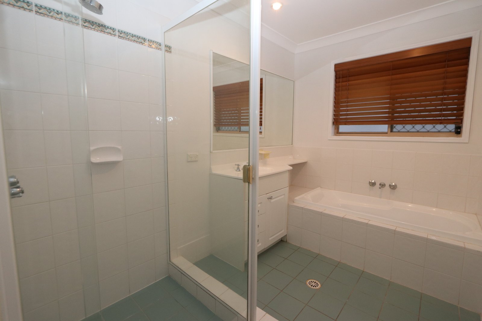 12 Gumview Place MOLENDINAR 13