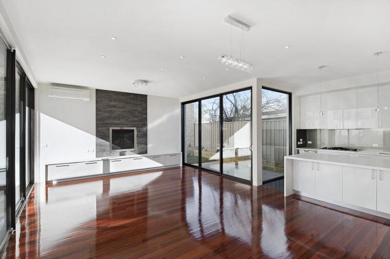 Gallery: 1/2 Halifax Court
