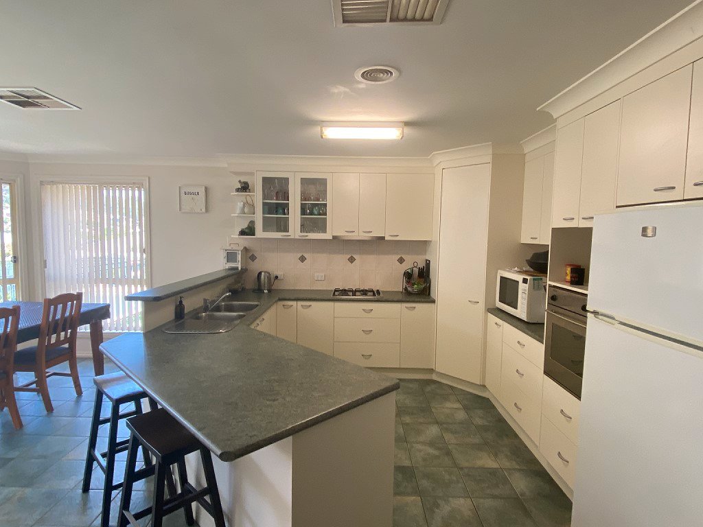 12 Hayden Way NORTH ALBURY 3