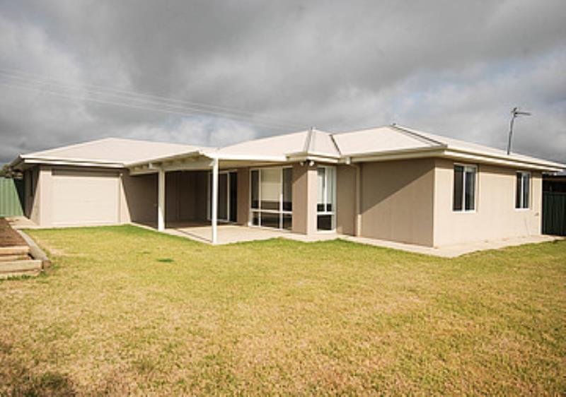 12 Hazelwood Drive FOREST HILL 8