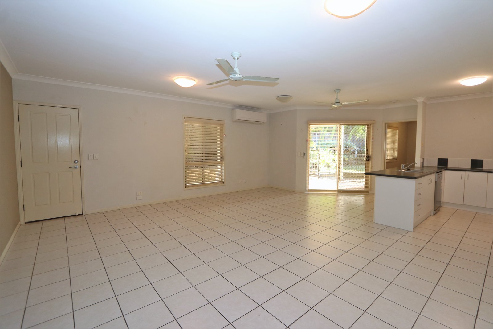 1/2 Hellman Street MOLENDINAR 3