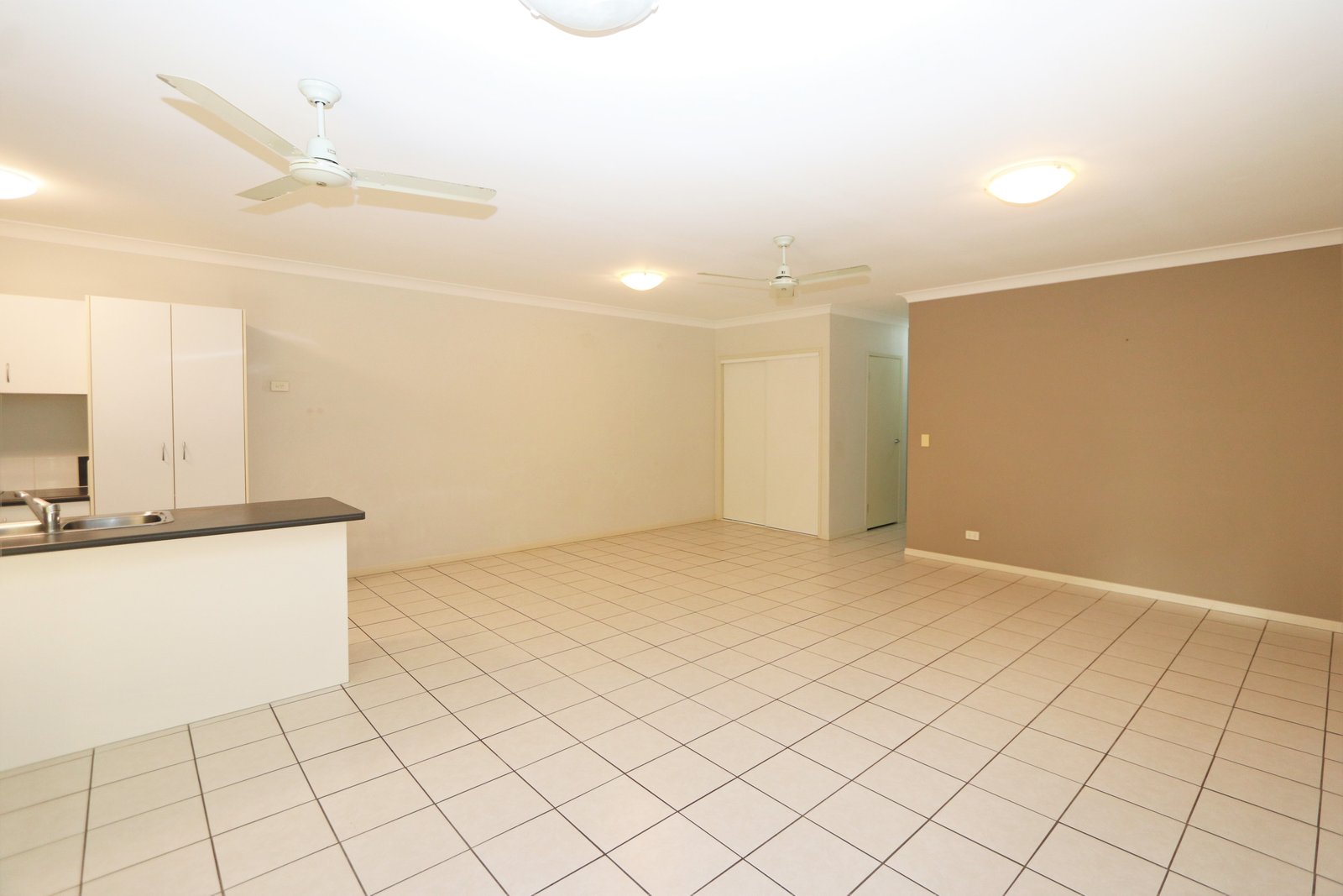 1/2 Hellman Street MOLENDINAR 5