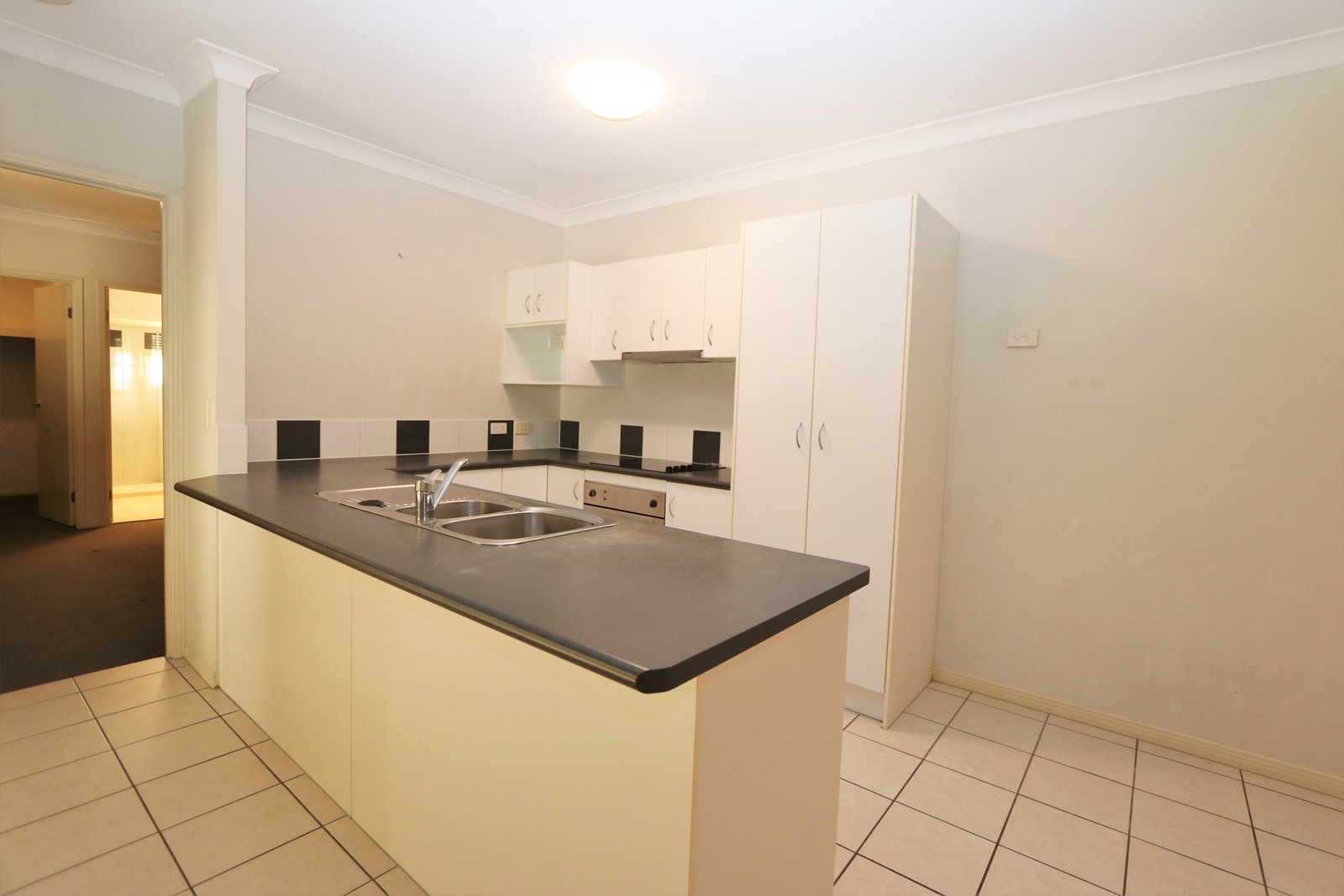 1/2 Hellman Street MOLENDINAR 8