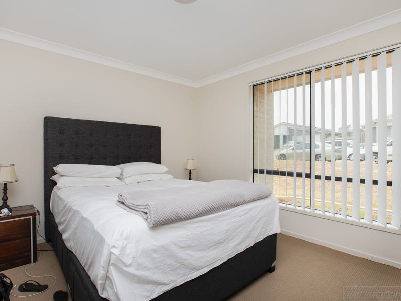 12 Holland Circuit GILLIESTON HEIGHTS 4