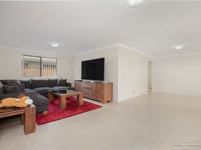 12 Holland Circuit GILLIESTON HEIGHTS 8