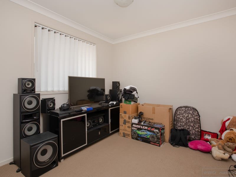 12 Holland Circuit GILLIESTON HEIGHTS 12