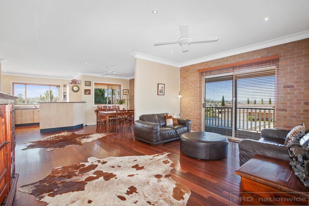 12 Honeyoak Drive ABERGLASSLYN 6