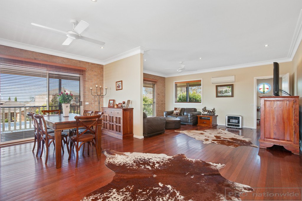 12 Honeyoak Drive ABERGLASSLYN 7