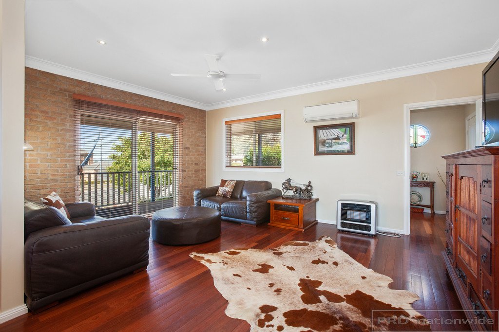 12 Honeyoak Drive ABERGLASSLYN 8