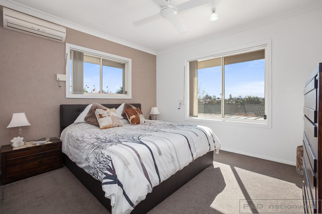 12 Honeyoak Drive ABERGLASSLYN 9