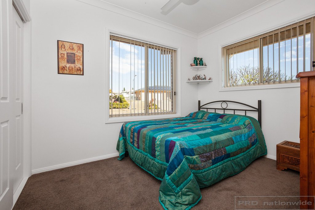 12 Honeyoak Drive ABERGLASSLYN 11