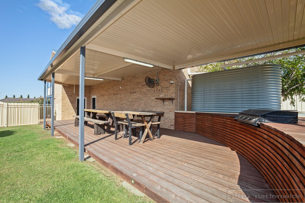 12 Honeyoak Drive ABERGLASSLYN 16