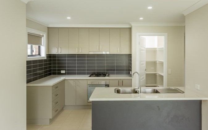 1/2 Honeysuckle Street THURGOONA 3