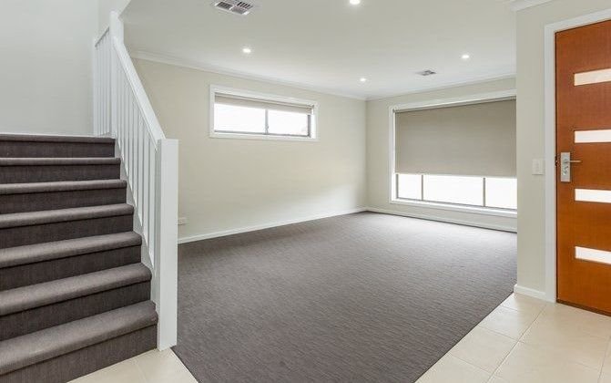 1/2 Honeysuckle Street THURGOONA 4