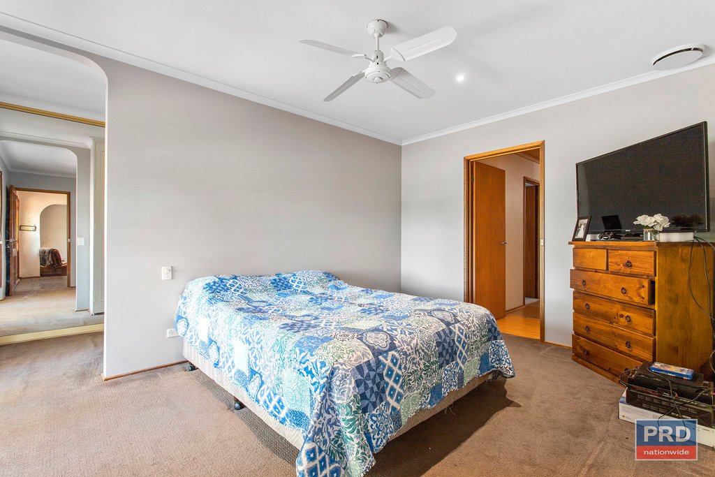 12 Houlahan Street FLORA HILL 8