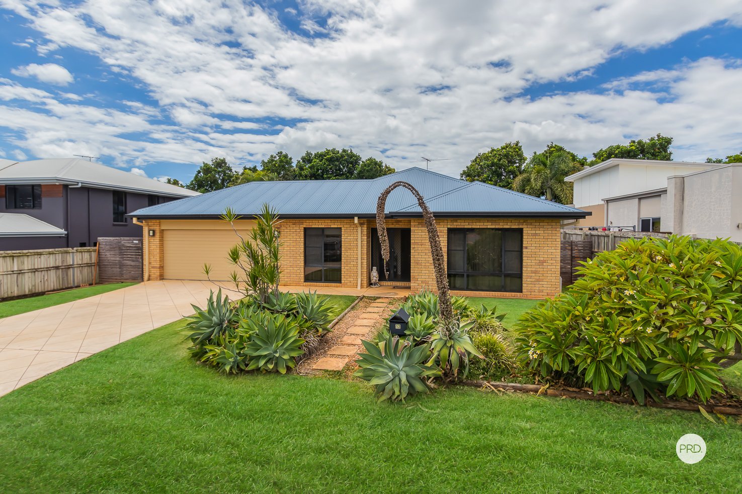 12 HUNTLY Place REDLAND BAY 1