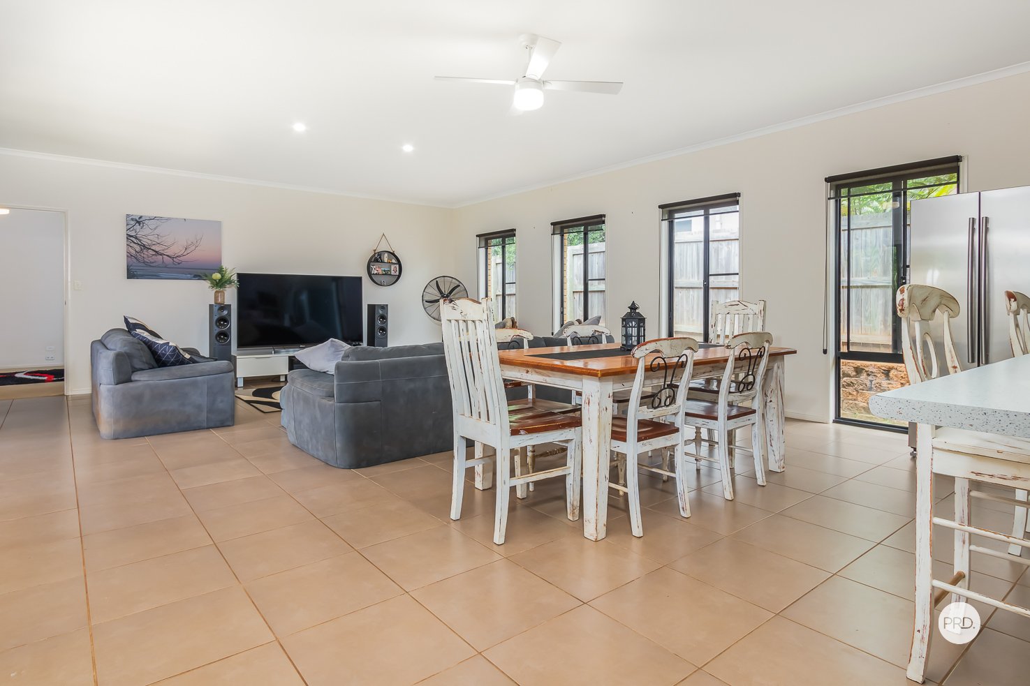 12 HUNTLY Place REDLAND BAY 3