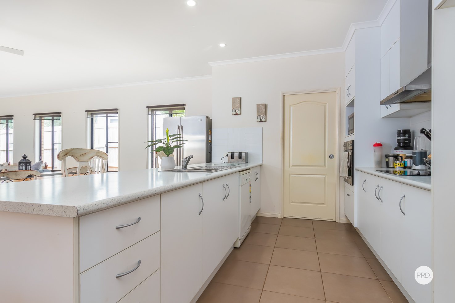 12 HUNTLY Place REDLAND BAY 8