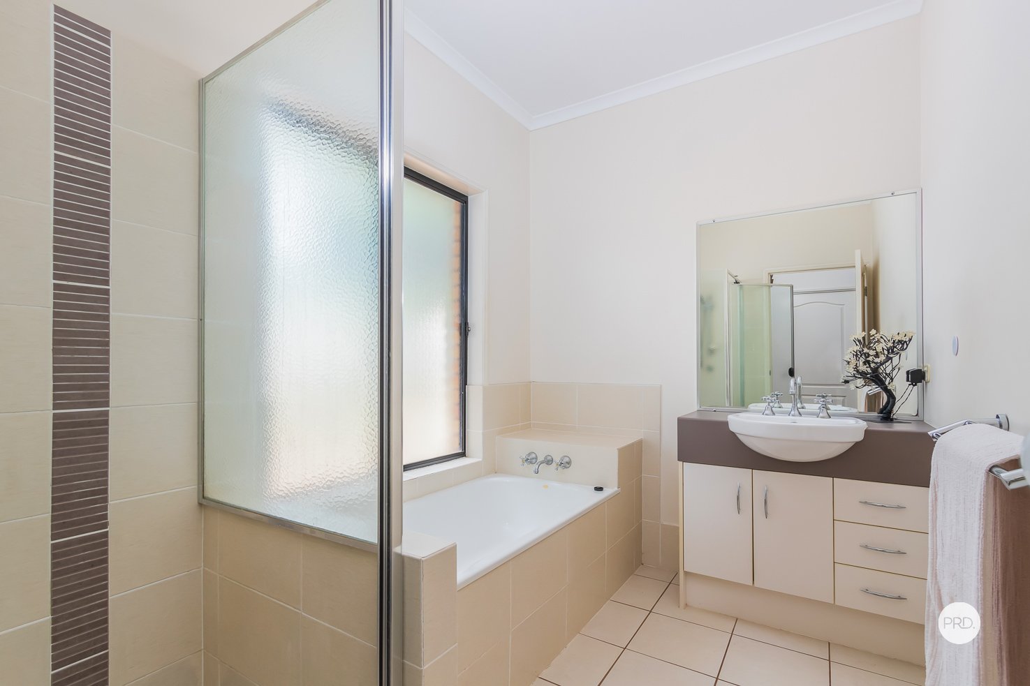 12 HUNTLY Place REDLAND BAY 10