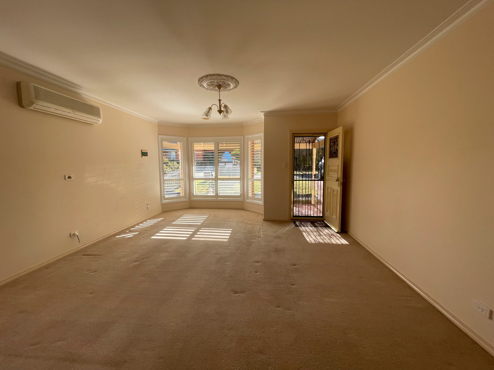 Gallery: 12 Idwall Court