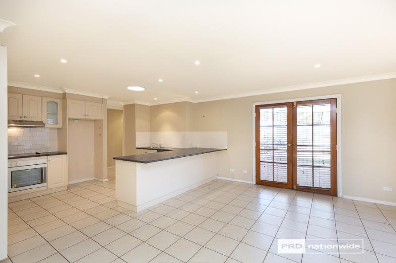 12 James Place TAMWORTH 4