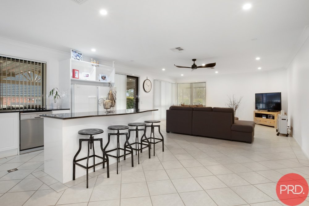 12 Jenna Drive RAWORTH 2