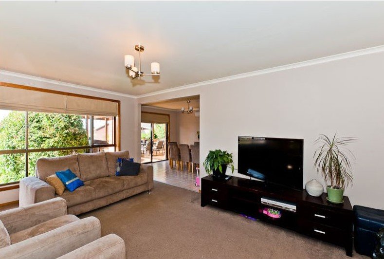 12 Kallay Court BERRIEDALE 4