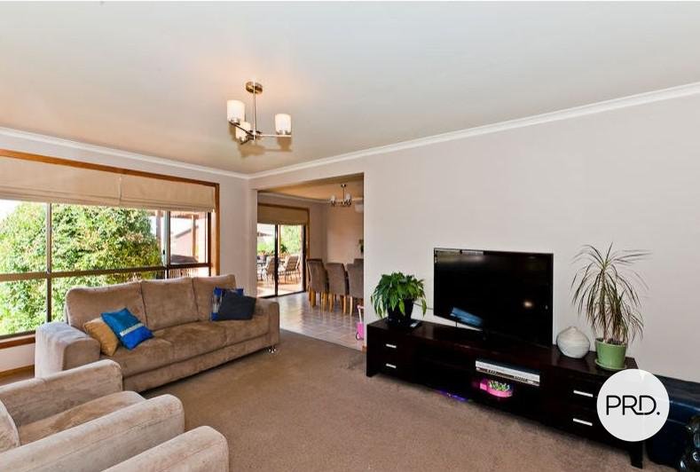 12 Kallay Court BERRIEDALE 4