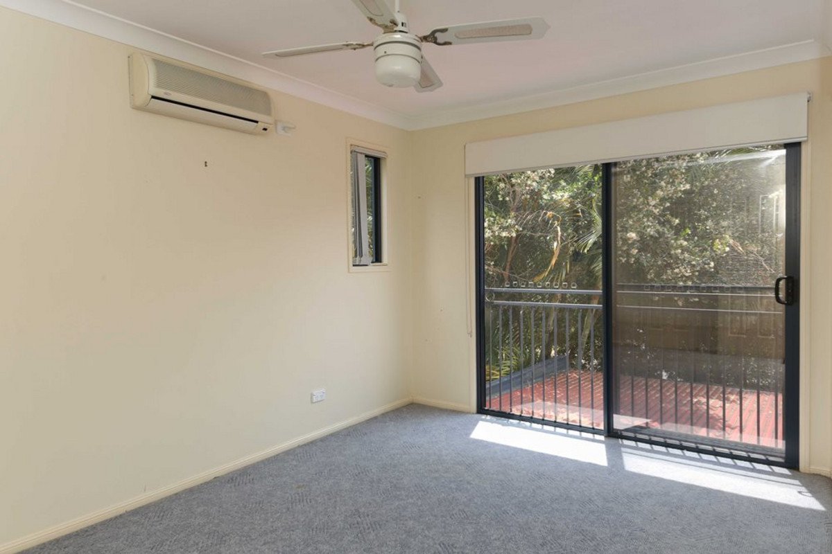 1/2 Karri Court BURLEIGH HEADS 1