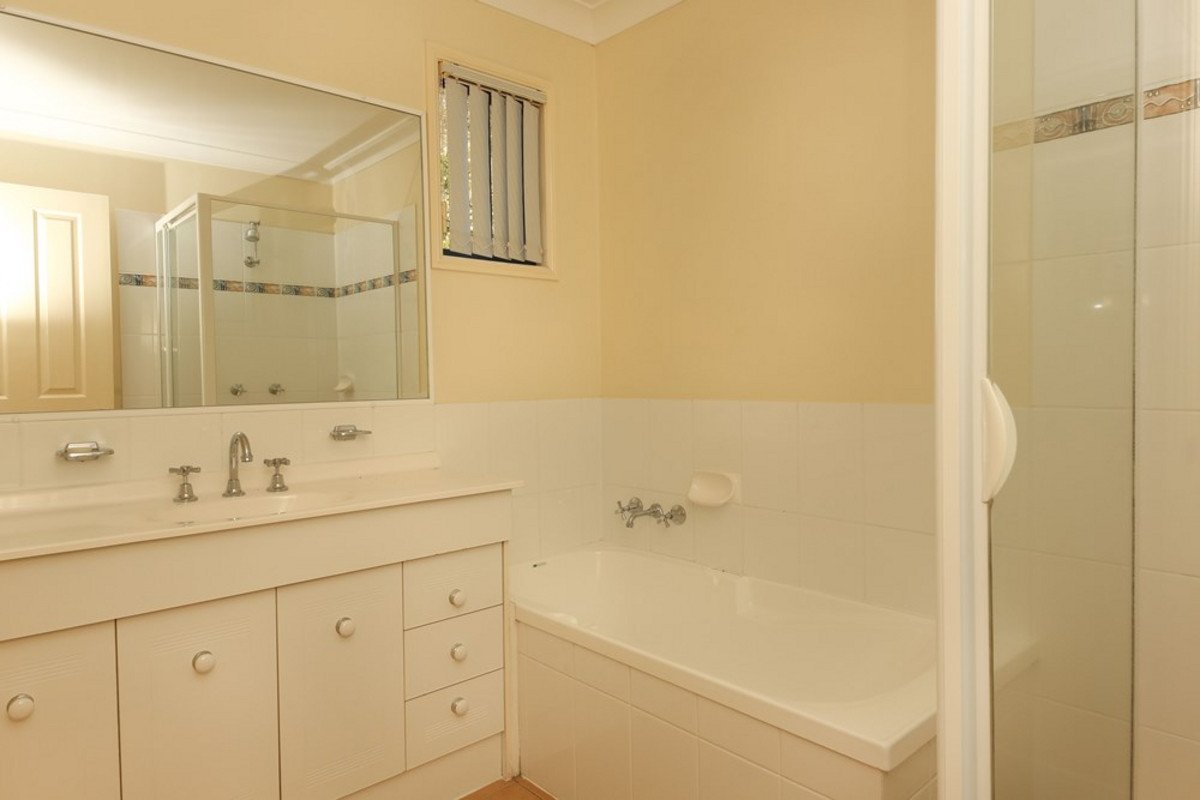 1/2 Karri Court BURLEIGH HEADS 8