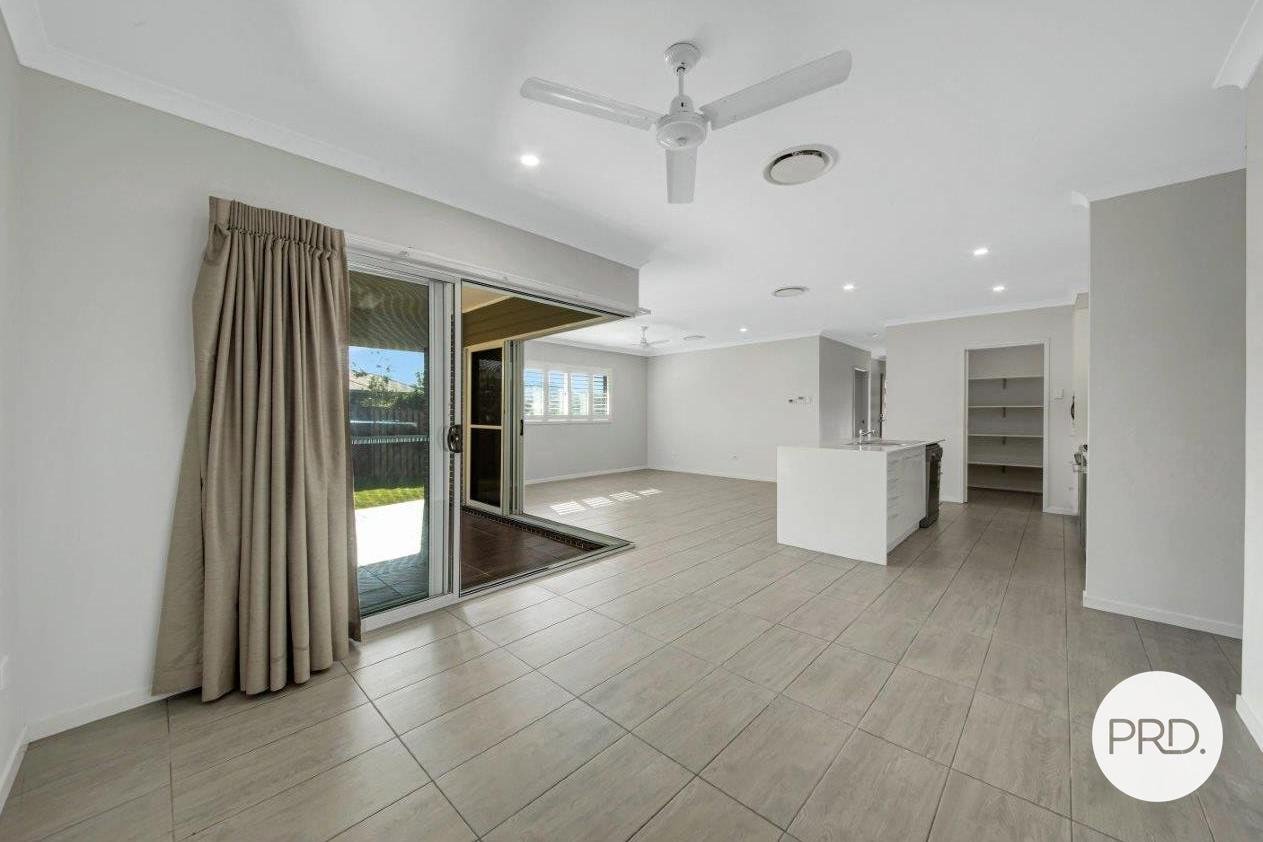 12 Kurwongbah Street BOYNE ISLAND 3