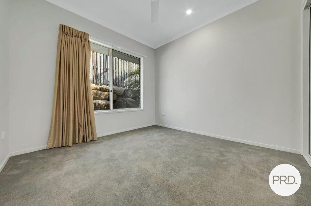 12 Kurwongbah Street BOYNE ISLAND 9