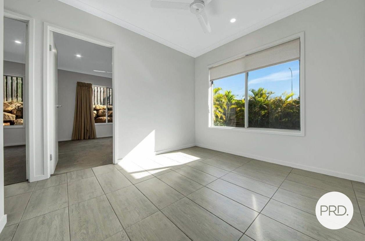 12 Kurwongbah Street BOYNE ISLAND 10