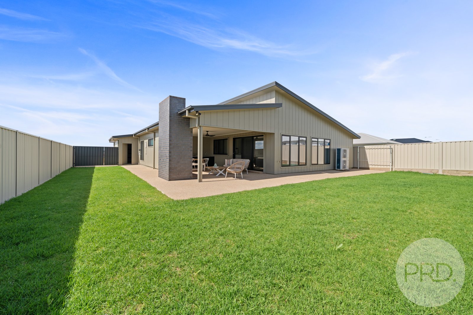 12 Lawrence Avenue GOBBAGOMBALIN 3