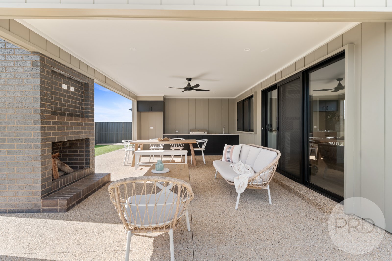 12 Lawrence Avenue GOBBAGOMBALIN 4