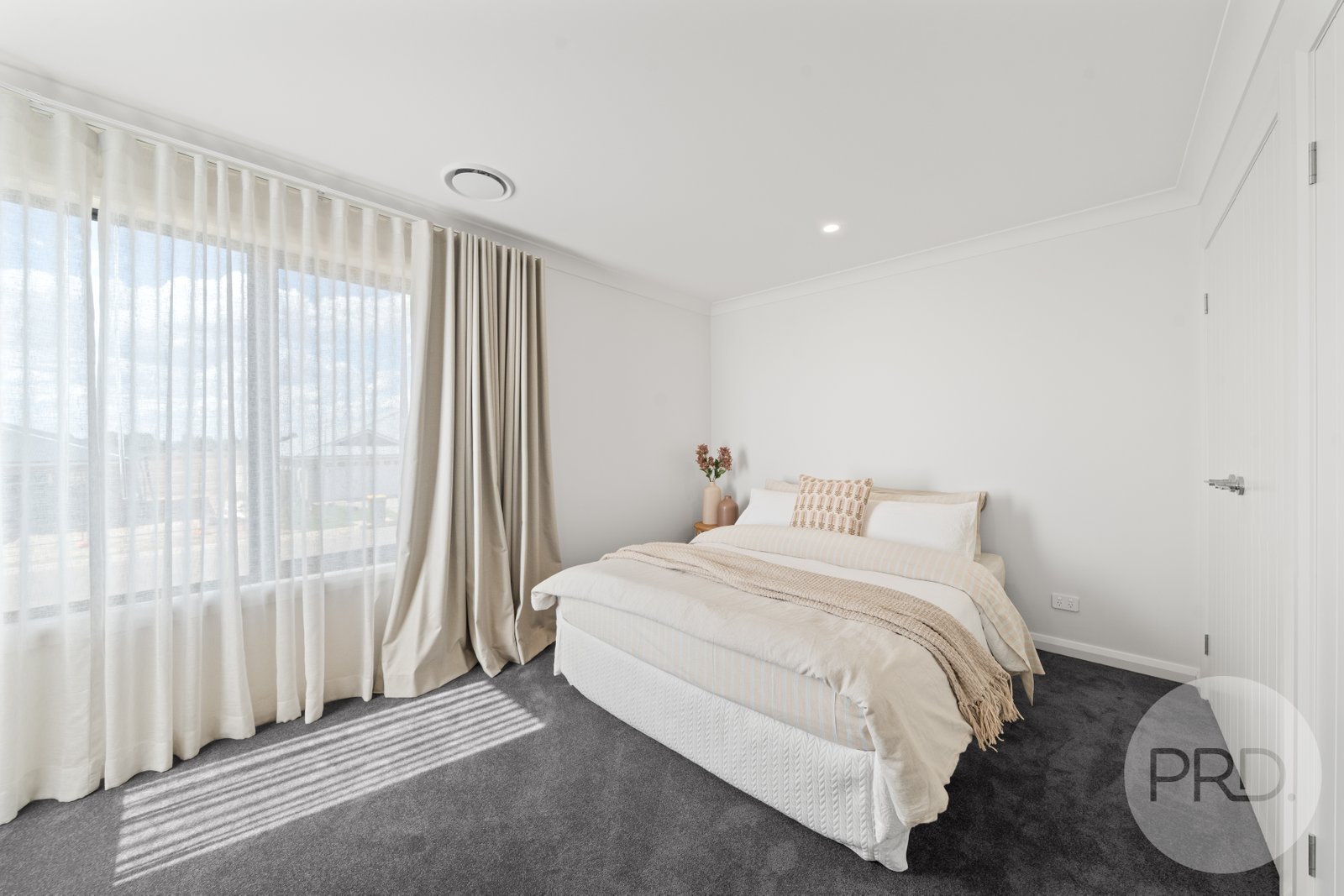 12 Lawrence Avenue GOBBAGOMBALIN 6