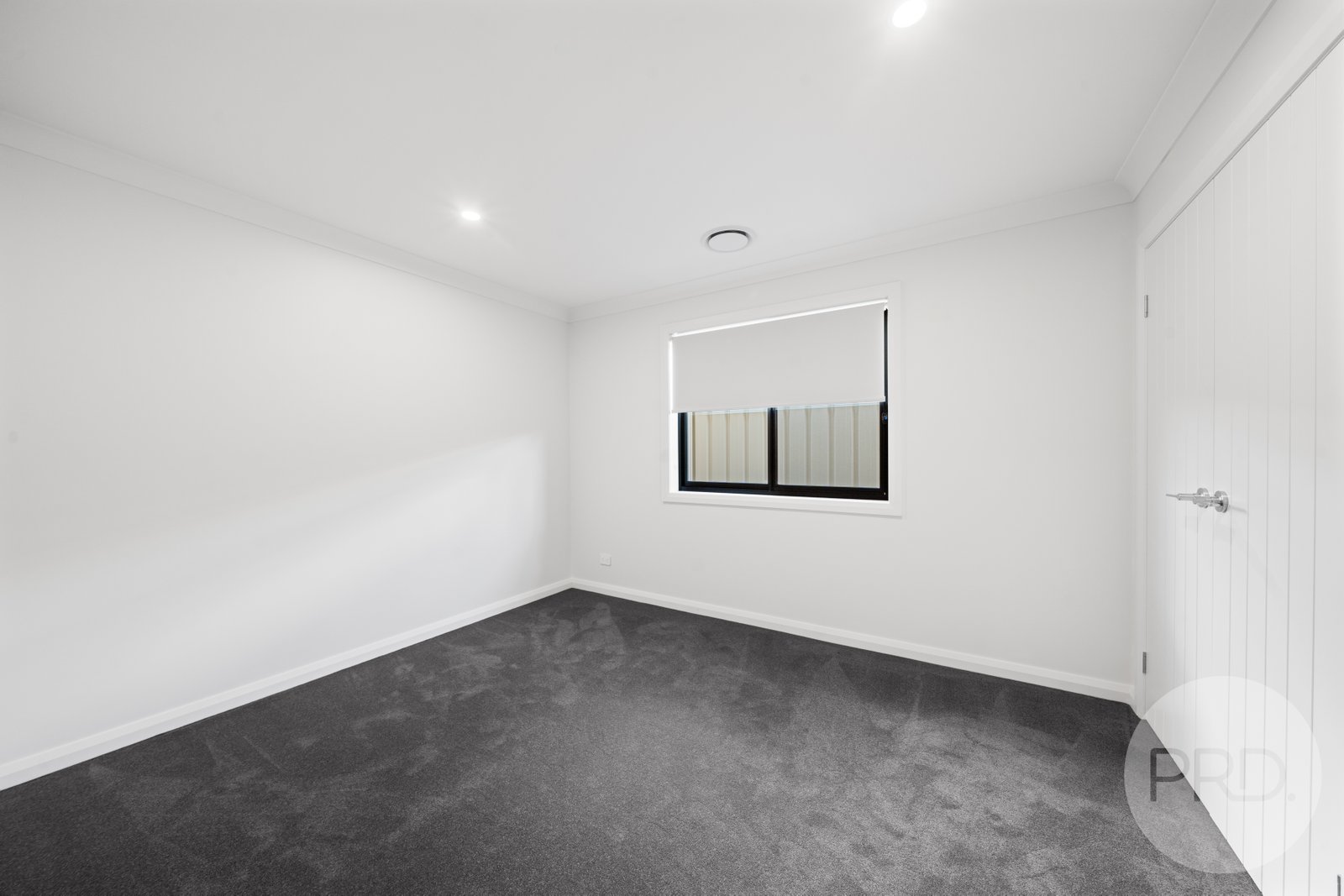 12 Lawrence Avenue GOBBAGOMBALIN 7