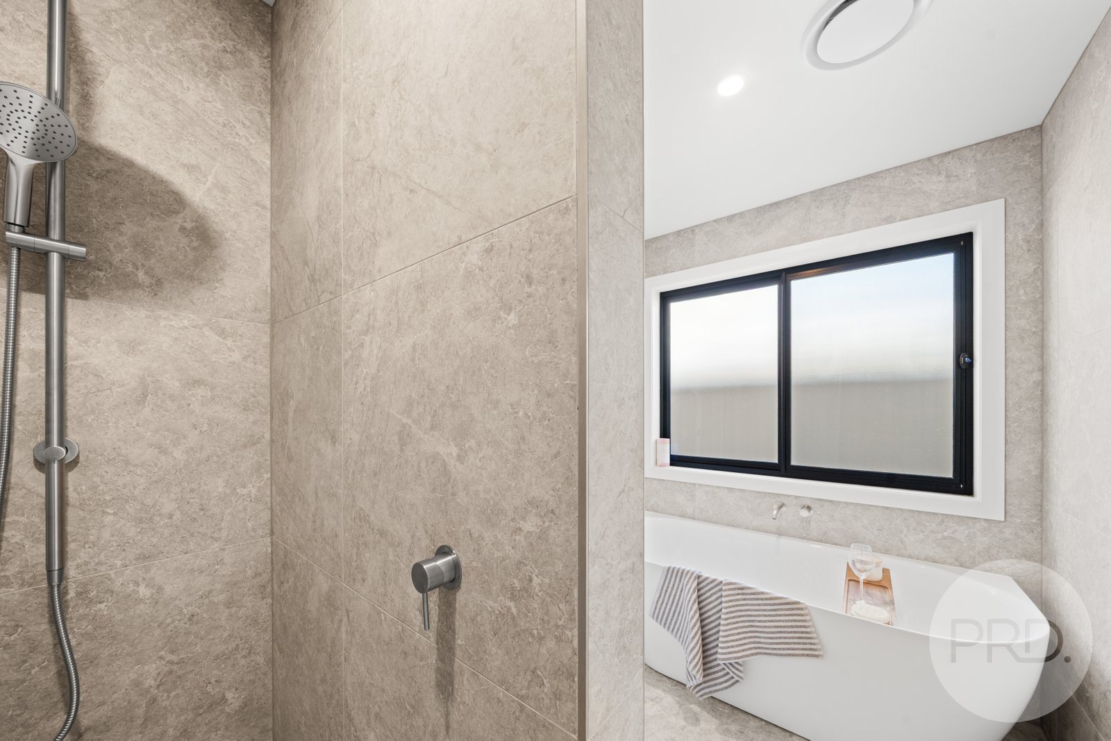 12 Lawrence Avenue GOBBAGOMBALIN 9