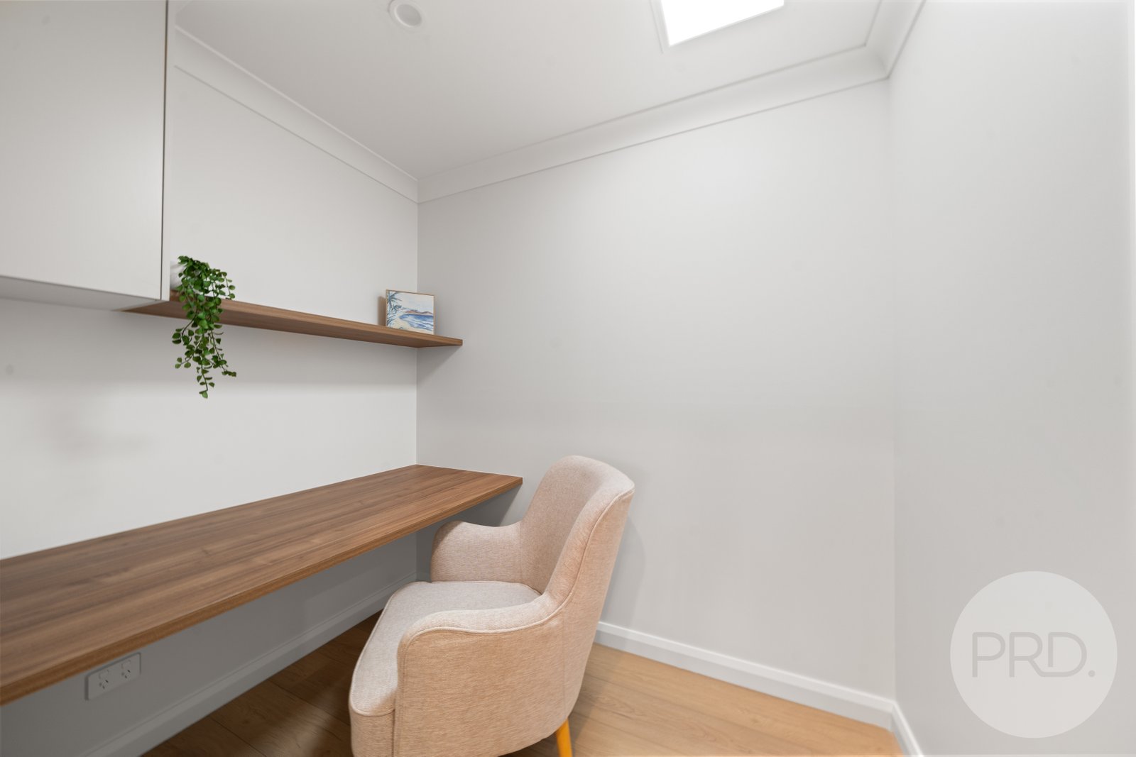 12 Lawrence Avenue GOBBAGOMBALIN 10