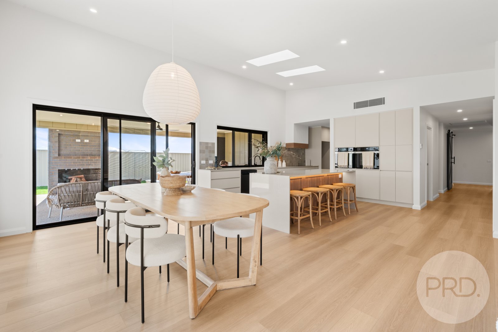 12 Lawrence Avenue GOBBAGOMBALIN 15